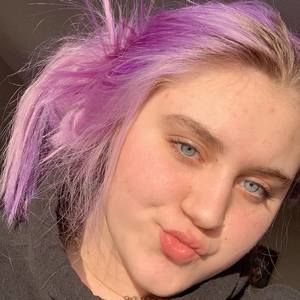 Meet your Posher, Chloe